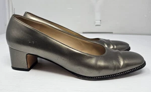 Zapatos de salón Salvatore Ferragamo de cuero punta cuadrada metálicos tacones gruesos EE. UU. 7,5 - Imagen 1 de 12