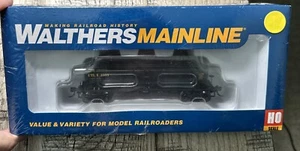 Walthers MainLine HO 910-1143 36’ 3-Dome Tank Car UTLX 1303 NIB - Picture 1 of 4