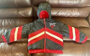 Vintage 90er Jahre Jump Ball Club Chicago Bulls Kapuze Wendejacke Kind Kleinkind Gr. S 8 - Bild 1 von 7