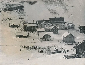 ZUS c. 1950 - Das Dorf im Schnee Österreich - DIV8444 - Bild 1 von 2
