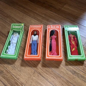Muñecas vintage Mego Sonny & Cher con esmoquin blanco y trajes para dama dragón - Imagen 1 de 8