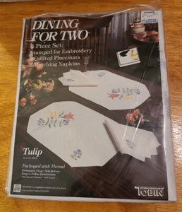 Tobin Dining for 2 Placemats Napkins Tulip Classic Cross Stitch 450/2 - Picture 1 of 3