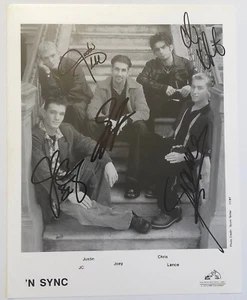 NSYNC Promotional Press Photo Signed By All Including Justin Timberlake 1999 - Picture 1 of 1