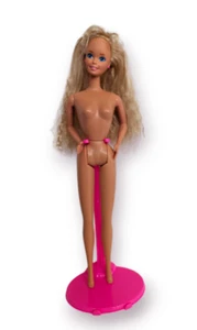 Pendientes vintage de muñeca Barbie rubia pelo rizado rosa desnudo para ÚNICOS - Imagen 1 de 6