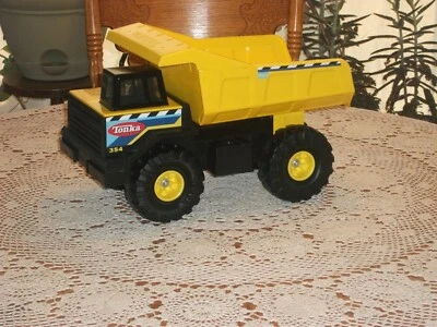 Camión de volteo Hasbro Tonka Classic Mighty 354 grande Foto 1 de 4