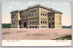 Early 1900s Central Falls, RI - Newly Built Dexter Street School - UDB Postcard - Imagen 1 de 2
