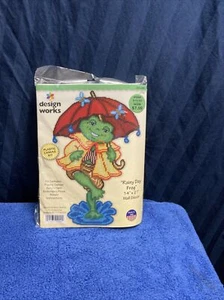 Design Works Plastic Canvas Rainy Day Frog Kit Wall Decor DIY 14x21      Q6 - Picture 1 of 5