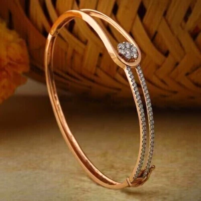 Brazalete brazalete para mujer de diamantes creados en laboratorio de corte redondo de 4 quilates enchapado en oro amarillo de 14 quilates Foto 1 de 4