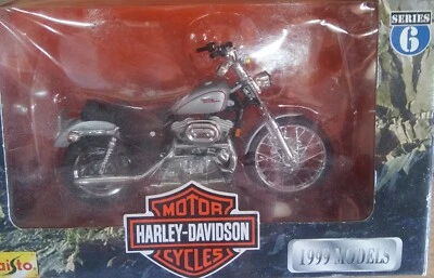 Harley Davidson Sportster Classic V-Twin plateada 1:18 Maisto 1999 Foto 1 de 4