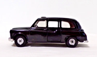 Corgi  Featuring AUSTIN LONDON TAXI - 1/43 - No Case/Box - Image 1 of 4