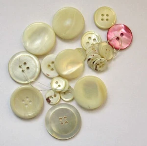 Mother of pearl button Medley various styles and sizes - Picture 1 of 2