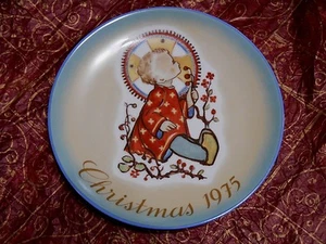 Sister Berta Hummel "Christmas Child" Christmas Plate 1975 Limited Edition - Picture 1 of 4