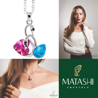Collar chapado en rodio de 16" con cisnes amorosos y cristales rosas/azules de Matashi Foto 1 de 4