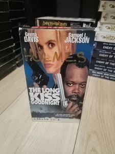 The Long Kiss Goodnight VHS VCR Video Tape Movie Samuel L. Jackson - Foto 1 di 4