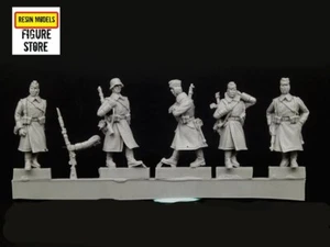Modelos de resina 1/72 5 piezas Soldados de invierno caminando Marchando Segunda Guerra Mundial sin pintar montados - Imagen 1 de 1