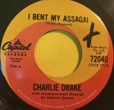 CHARLIE DRAKE ~ I Bent My Assagai / Sweet Freddy Green ~ 45 rpm en Canadá Foto 1 de 2