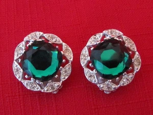 Vintage Sarah Coventry "Kathleen" Clip Earrings Emerald Diamond Rhinestones 1964 - Picture 1 of 3
