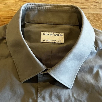 £139 CAMISA DE VESTIR ELÁSTICA TEJIDO LISO OLIVA 15.5 TIGRE DE SUECIA PARA HOMBRE A2 Foto 1 de 4