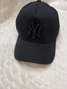 Cappello Berretto Baseball New York Yankees New Era 9FORTY M-Corona A-Frame Poly Nero - Foto 1 di 11