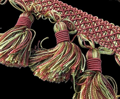 NUEVO Borla Elegante Borla Brillante Rojo Dorado Amarillo Verde Marrón Costura 406" Largo Foto 1 de 4