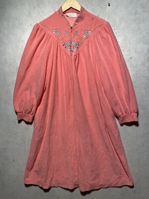 Bata Vanity Fair de Colección Talla M Rosa Vellón Bordado Bordado Cremallera EE. UU. Dacron Poliéster Foto 1 de 4