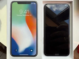 Apple iPhone X - Bild 1 von 2