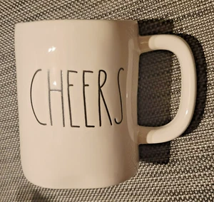 TAZA RAE DUNN NUEVA “SALUDOS” DIFÍCIL DE ENCONTRAR CON LETRAS GRANDES - Imagen 1 de 4