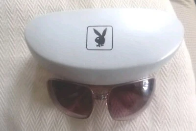 Elegantes gafas de sol grandes de Playboy en rosa Foto 1 de 3