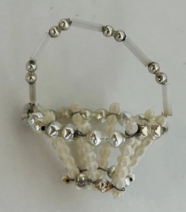 Alter Gablonzer Weihnachtsschmuck Christbaumschmuck Korb Weiß Silber - Picture 1 of 4