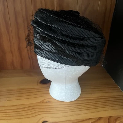 Vintage 1960s 60s MCM Black Pillbox Netting Hat Reggi Of Wilshire - Image 1 of 4