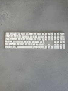Apple Magic Keyboard ISO layout - Numeric Keypad UK QWERTY Layout White - Photo 1/4