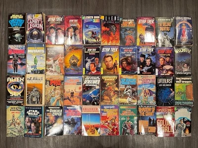 HUGE Sci-Fi Lot of 40 Books Vintage PB Good Cond. Rare + Famous Authors Timewars Foto 1 de 4