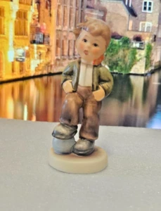GOEBEL HUMMEL FIGURINE "LETS PLAY" RARE SIGNED COLLECTIBLE 2051/8 1997 SEE PHOTO - Picture 1 of 5