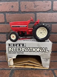 ERTL International Red Diecast Row Crop Tractor 1/16 Scale STK #415 - Picture 1 of 9