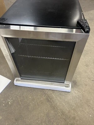 Refrigerador central de bebidas Edgestar de 18 pulgadas BWC71SS 52 latas refrigerador frío Foto 1 de 4