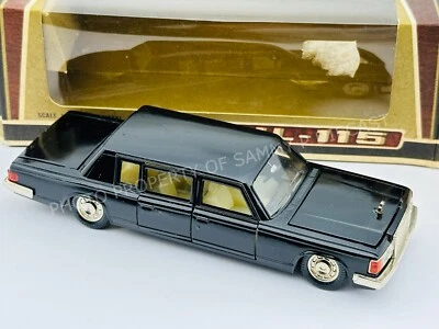 Made in USSR Russian Soviet 1:43 ZIL-115 Limousine schwarz NEU in OVP!! - Bild 1 von 4