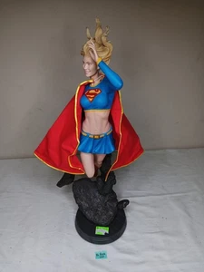 SIDESHOW EXCLUSIVE SUPERGIRL PREMIUM FORMAT FIGUR 1/4 SCALE *Damaged* - Bild 1 von 8