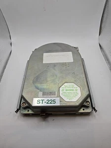 Retro Festplatte Seagate ST-225 MFM 5.25" 20MB HDD (A11-3) - Bild 1 von 6