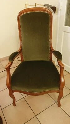 Fauteuil Voltaire vert ancien. Assise de 50 à 60cm de large. Hauteur 92 cm.  - Photo 1/4