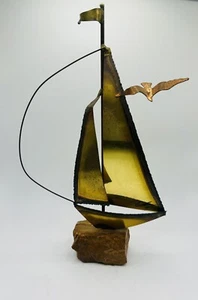 Velero de latón artístico de colección MCM Mario Jason originales sobre base de mármol con gaviota - Imagen 1 de 10
