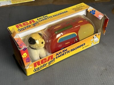 Vintage RED RCA Handheld Battery Radio AM/FM Tape Play w/Chipper  RP-7701K9 - Image 1 of 4