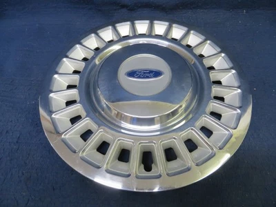 FORD CROWN VICTORIA 98-02 16" 24 SLOT SILVER WHEEL COVER / HUBCAP - 1 - 7014 OEM Foto 1 de 4