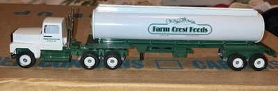 Winross Diecast Truck Kenworth Or Ford Day Cab Farm Crest Feeds Lititz,PA Tanker - Image 1 of 4