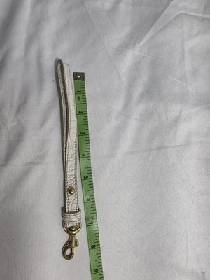 Pulsera Brahmin Blanca Melbourne Cuero Croco Repujado Correa Clip Latón Foto 1 de 4