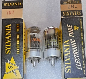 Par de tubos de vacío 7N7 Sylvania placas en T negras, TV-7D probado - Imagen 1 de 3