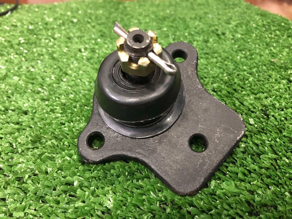 1964-1967 For Nissan Datsun Bluebird 410-411 Upper Ball Joint 40110-16500 - Image 1 of 4