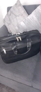 IT Travel Flight Bag Faux Leather Handles Shoulder Strap 5 Zip Compartments - Picture 1 of 6
