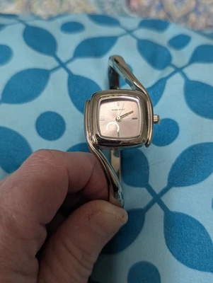 Relógio feminino Nine West pulseira pulseira tom prata face quadrada quartzo clássico - Imagem 1 de 3