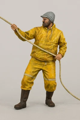 TG45 – Scale Model Boat Crew: Modern Fisherman Hauling a Rope - Image 1 of 4