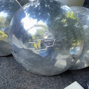 Set Of 4 Vintage Chevrolet Bowtie 10 1/2 Inch Hubcaps - Bild 1 von 2